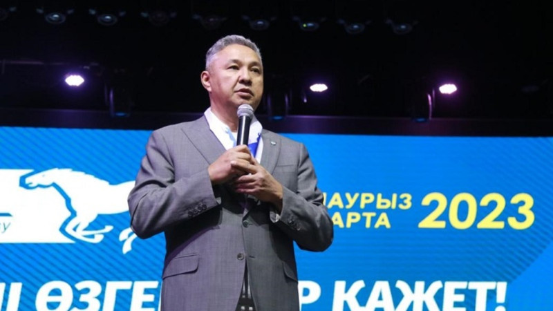Pavlodarda "Aq jol" partiiasy qurǵaq ýáde emes, naqty atqarǵan isteri jaiynda áńgimelep, sailaýshylarymen suhbattasty