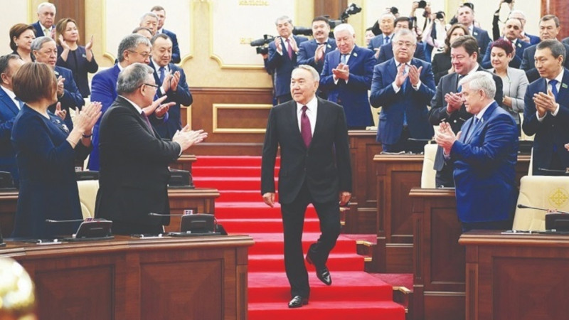 «حالىق قولداۋىمەن دەپۋتات بولدىق!». ەكس-دەپۋتاتتار جەلٸدە كٸسٸمسٸپ جازبا قالدىرۋدا
