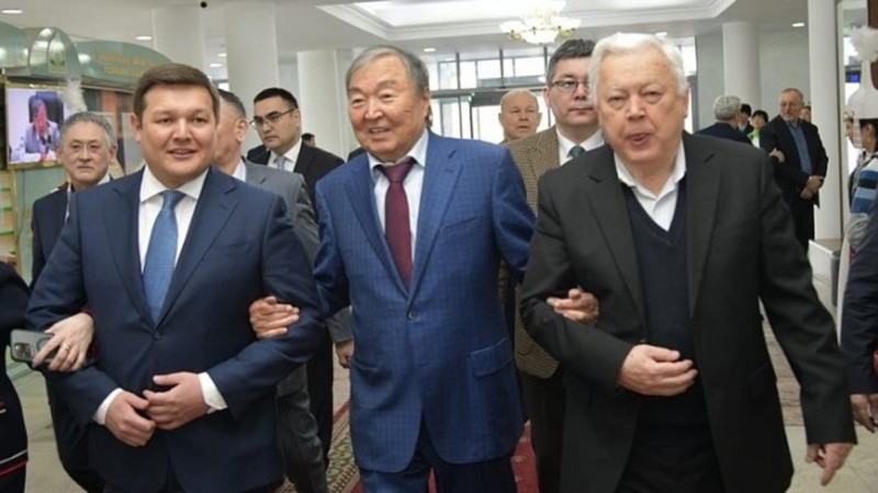 Ashat Oralov Almatyda ziialy qaýym ókilderimen kezdesti