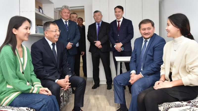 QazUÝ jataqhanadaǵy oryn tapshylyǵyn tiimdi sheshýde