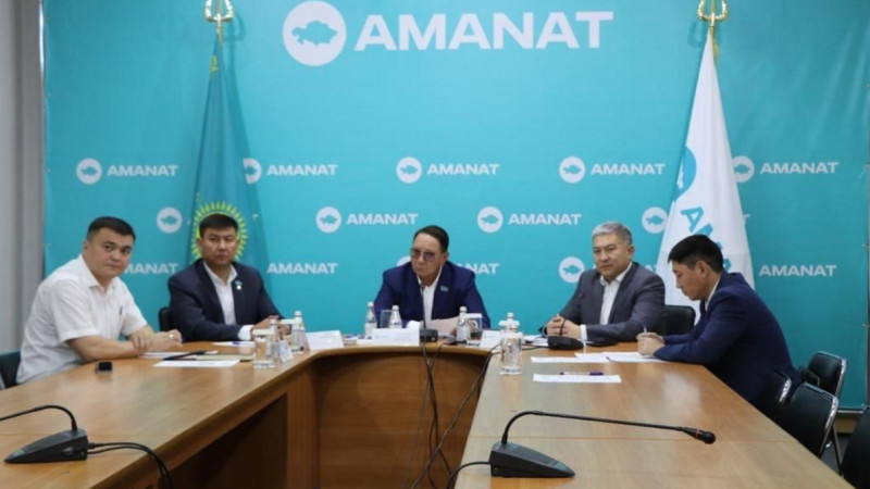 «AMANAT» partiiasy janarmai tapshylyǵyn talqylady