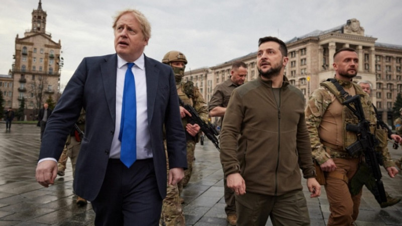 Dekommýnizatsiia: Ýkrainder Lev Tolstai kóshesine Boris Djonsonnyń esimin berdi