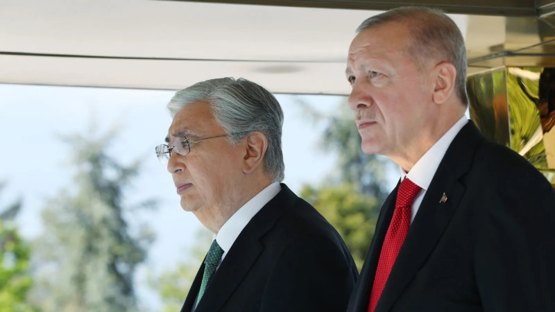 Erdoǵan Qazaqstannyń qaýipsizdigi úshin jaýapkershilik alýǵa daiyn ekenin aitty
