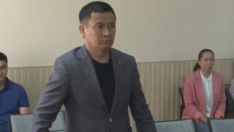 "Mlrd teńge shyǵyn keltirgen". Sot úkimin estigen eks-shendi ornynan tura almai qaldy