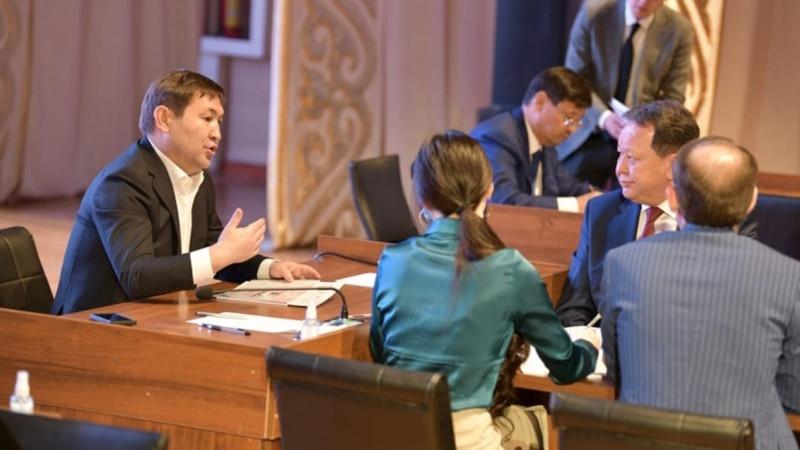 Áitenov kezekti qabyldaýyn ótkizdi