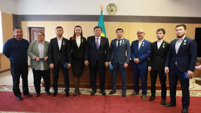 اتىراۋلىق ازاماتتار مەملەكەتتٸك ناگرادالارعا يە بولدى