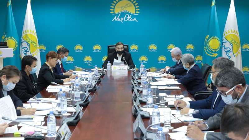 Nur Otan بەلسەندٸلەرٸ بٸلٸم مينيسترلٸگٸنە ينتەرناتتار سالۋدىڭ جوسپارىن ەزٸرلەۋدٸ تالاپ ەتتٸ