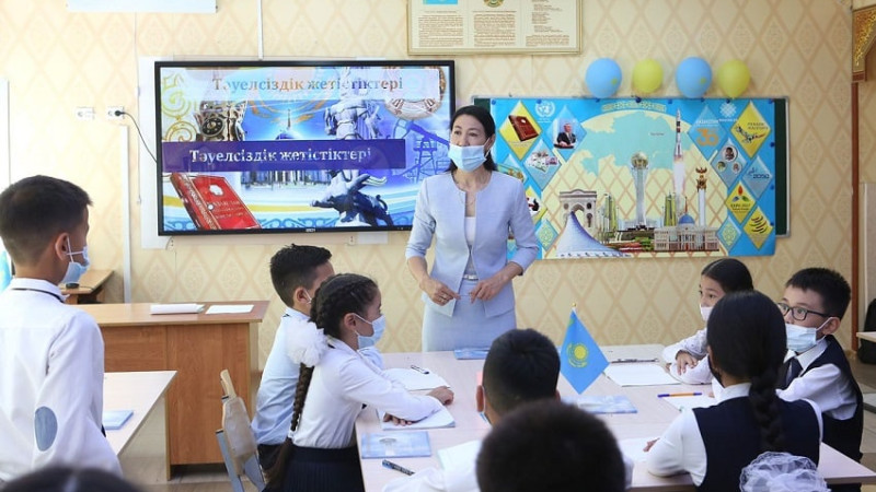 Almaty mektepteri men oqý oryndarynda Táýelsizdiktiń 30 jyldyǵyna orai ashyq sabaqtar ótkizildi