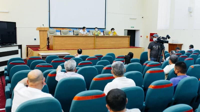 جاڭاٶزەندە ەڭبەك ۇجىمدارىمەن كەزدەسكەن بٸلٸكتٸ ەپيدەميولوگ ماماندار ۆاكتسينانىڭ ماڭىزى جايىندا ايتتى