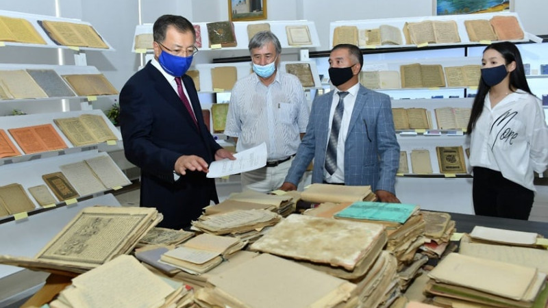 Әл-Фараби кітапханасы сирек кездесетін көне кітаптармен толықты