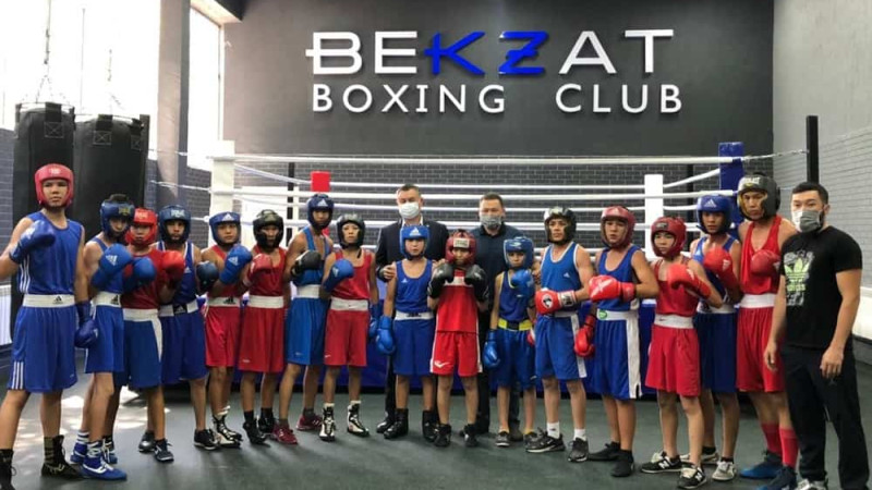 Almatyda jekpe-jek ortalyǵy men «Boks álemi» sport kesheni ashyldy
