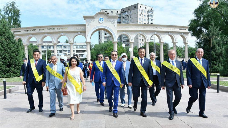 ҚазҰУ. Түлектер күні тәуелсіздік тойына арналды