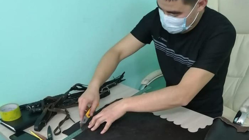 جاڭاٶزەندٸك جاس شەبەر ات ەبزەلدەرٸن جاسايدى