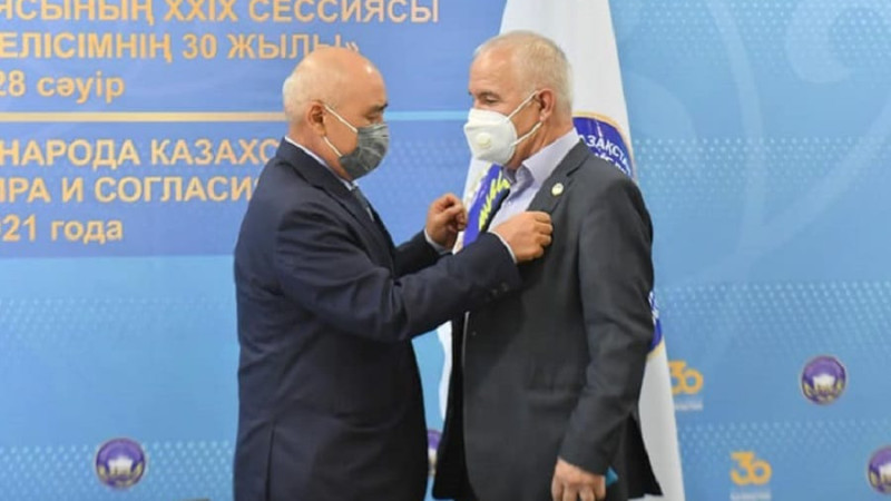 Облысқа еңбегі сіңген азаматтар төс белгімен марапатталды