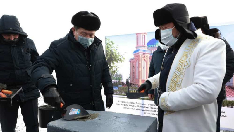 Atyraýda Qaitpai sultan meshitiniń irgetasy qalandy