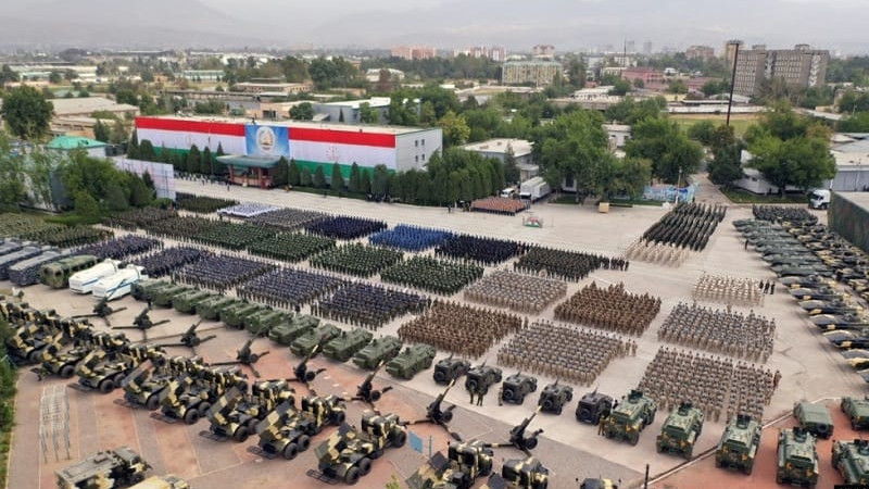 تەجٸكستاندا ەسكەرگە بارعىسى كەلمەگەندەر اقى تٶلەپ, ەسكەري بيلەت الادى