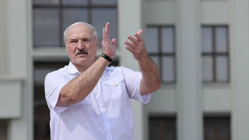 Lýkashenko eki qarsylasyn túrmeden bosatty