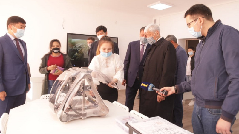 Амандық Баталов Өтенай ауылындағы мектептің жөндеу жұмысымен танысты
