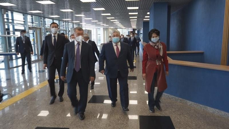 Kósherbaev Semeidiń damý barysymen tanysty