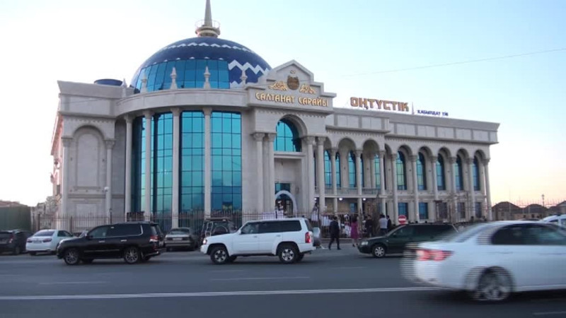 شىمكەنتتەگٸ ٸرٸ تويحانا مەكتەپكە اينالىپ جاتىر
