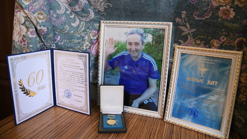 Koronavirýstan kóz jumǵan shymkenttik 9 dáriger ordenmen marapattaldy