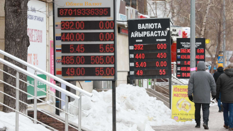 Munai baǵasynyń quldyraýy teńge baǵamyna áser etti