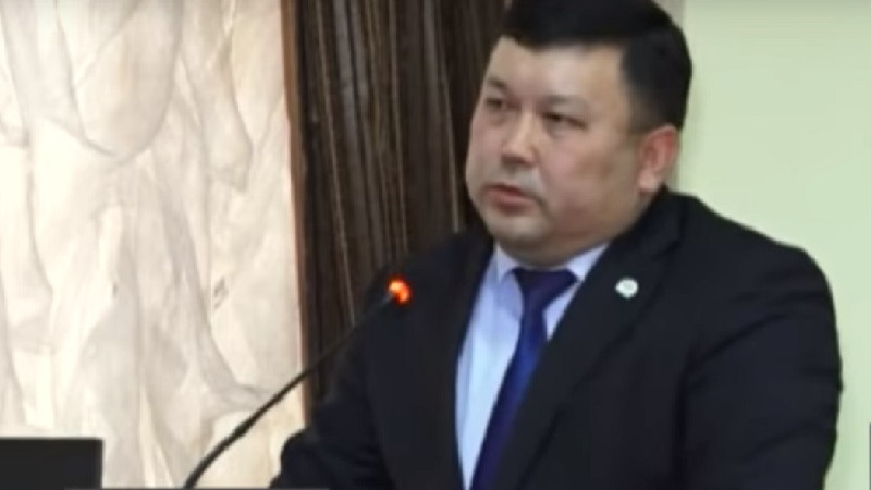 ەكٸم ورىنباسارى باستىعىنىڭ ورنىن 50 مىڭ دوللارعا ساتىپ الماق بولعان