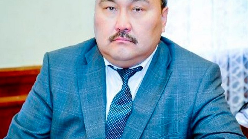 Bas direktorǵa óz kabinetinde pyshaqpen shabýyl jasalǵan
