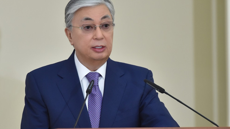توقاەۆ ستۋدەنتتەر شەكٸرتاقىسىن 25 پايىزعا ٶسٸرۋدٸ بۇيىردى
