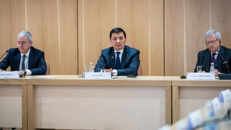 Altai Kólginov Frantsiianyń isker top ókilderimen kezdesti