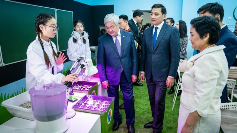 ەلوردادا زاماناۋي ينكليۋزيۆتٸك كابينەتتەرٸ بار جاڭا مەكتەپ اشىلدى