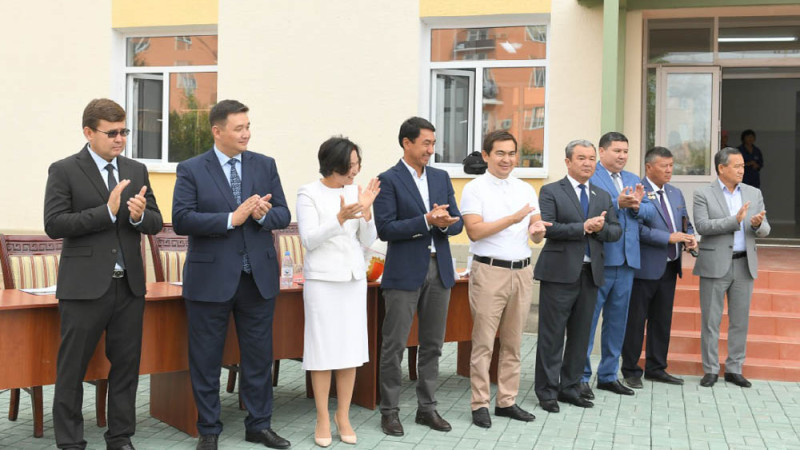Білім күні – Арыстағы барлық мектепте алғашқы қоңырау соғылды