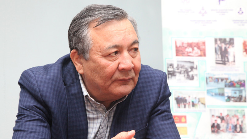 Айна Досмахамбет: "Әкеме билік те, атақ та керек емес"