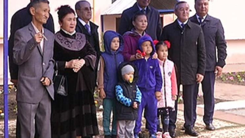 Almaty oblysynda kásipker eki birdei otbasyǵa páter syilady