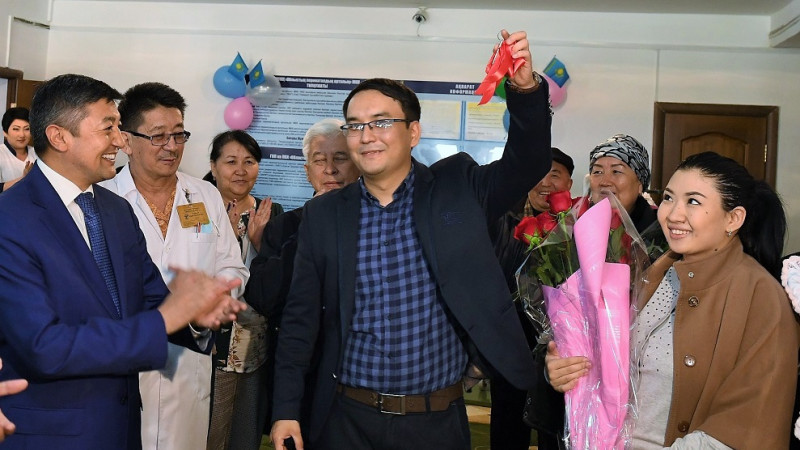 تالدىقورعان. ٷشەمگە ٷش بٶلمەلٸ پەتەر بەرٸلدٸ
