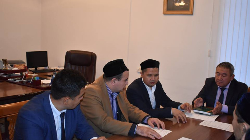 سارىاعاشقا ٶزبەكستاننان دٸن ماماندارى كەلٸپ, پٸكٸرلەستٸ