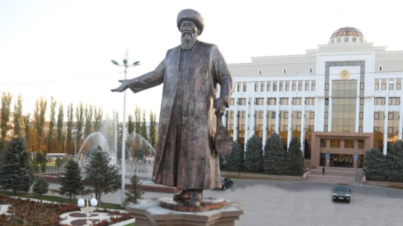 قالا كٷنٸ اياسىندا تارازدا جامبىل اقىننىڭ ەسكەرتكٸشٸ اشىلدى