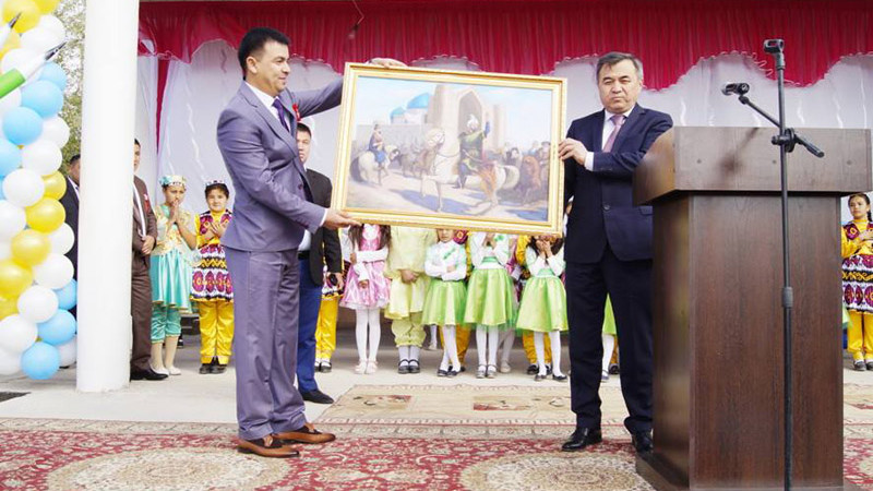 Qarnaqtyń 100 jasaǵan mektebi mereitoiyn toilady