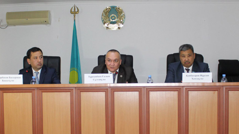 تٶلەبيدە مەملەكەتتٸك قىزمەتكەردٸڭ مەرتەبەسٸن كٶتەرۋگە قاتىستى جيىن ٶتتٸ