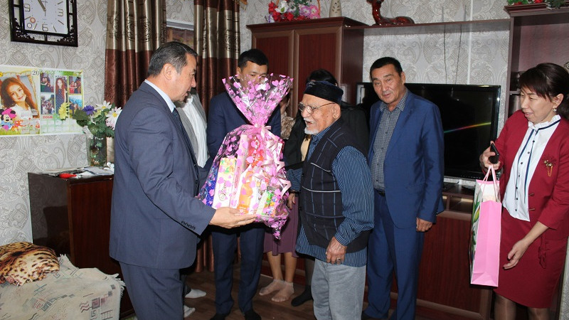 Maqtaaralda qariialarǵa qurmet kórsetildi