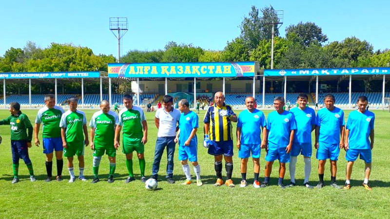 Maqtaaralda Konstitýtsiia kúni ardager sportshylar dop tepti