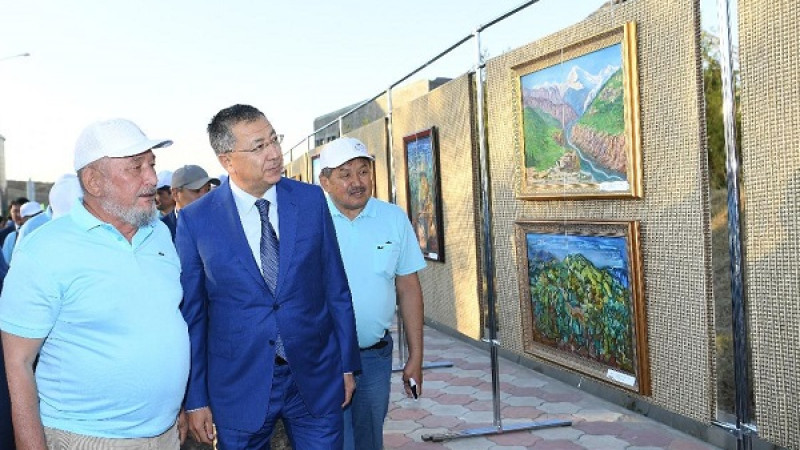 تٷركٸستان وبلىسىنداعى سۋرەتشٸلەردٸ قاناتتاندىرعان پلەنەر