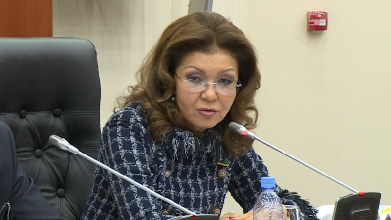 Nazarbaeva: "Qudaiǵa shúkir, eshkim orys tiline tyiym salǵan joq"