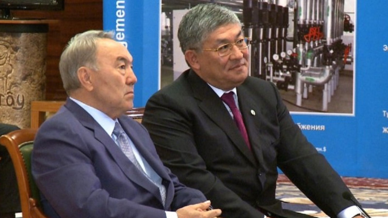 Назарбаев: "Қызылордадан келсең де, қазақша бастамайсың, ә?"