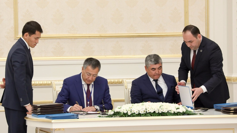 Ж.Түймебаев Өзбекстанның үш облыс әкімімен меморандумға қол қойды