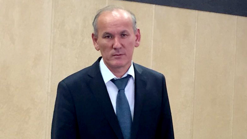 "بۇدان ارى جۇمىس ٸستەۋ ۇيات". شەنەۋنٸك ٶز قاتەلٸگٸن مويىندادى.