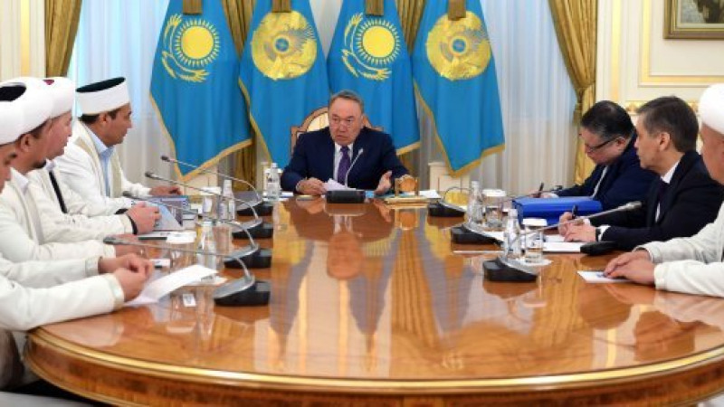 Назарбаев қысқа балақ пен сақал қоюға тыйым салу керектігін айтты