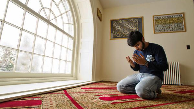 مەمقىزمەتكەرلەردٸڭ جۇمىس ۋاقىتىندا مەشٸتكە بارۋىنا, ناماز وقۋىنا شەكتەۋ قويىلۋى مٷمكٸن