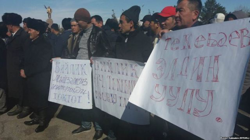 Qyrǵyzstanda oppozitsiia jetekshisin bosatýdy talap etti