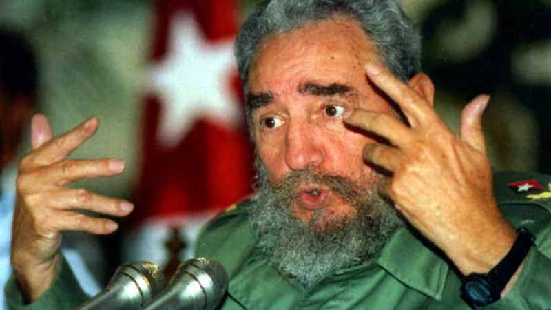 Áigili revoliýtsioner Fidel Kastro ómirden ótti